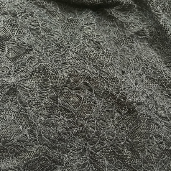 Elegant Black Lace Cami Top - Picture 3 of 3